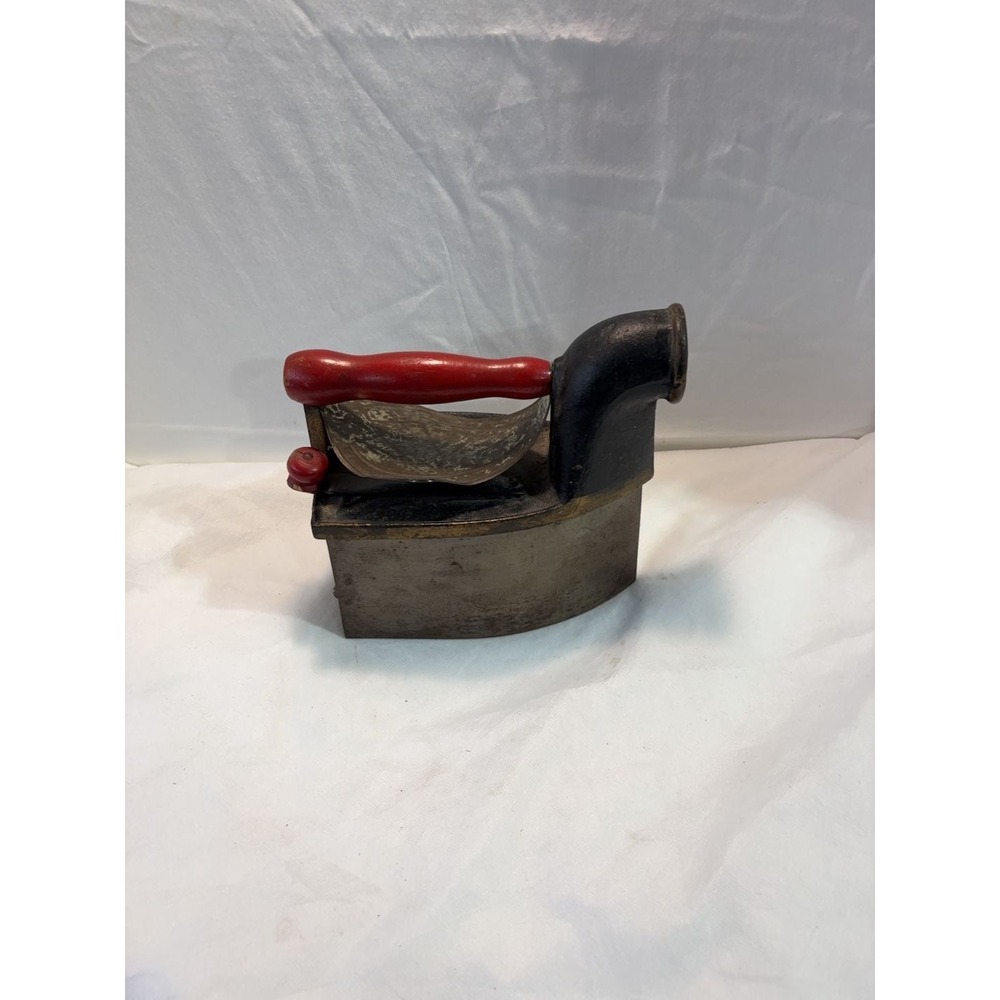 Vintage Shing Hop Foundry Factory No. 30 Charcoal Sad Iron